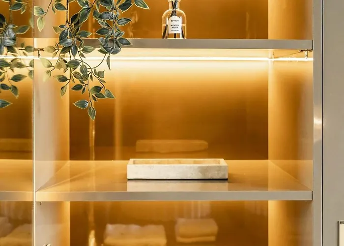 Private Luxury L Pool & L Nova Escapes *